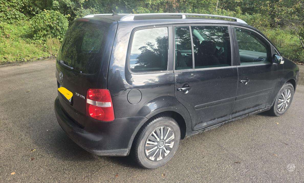 Volkswagen Touran 2004 — двигун 1968 cm³, 140 HP (103kW)