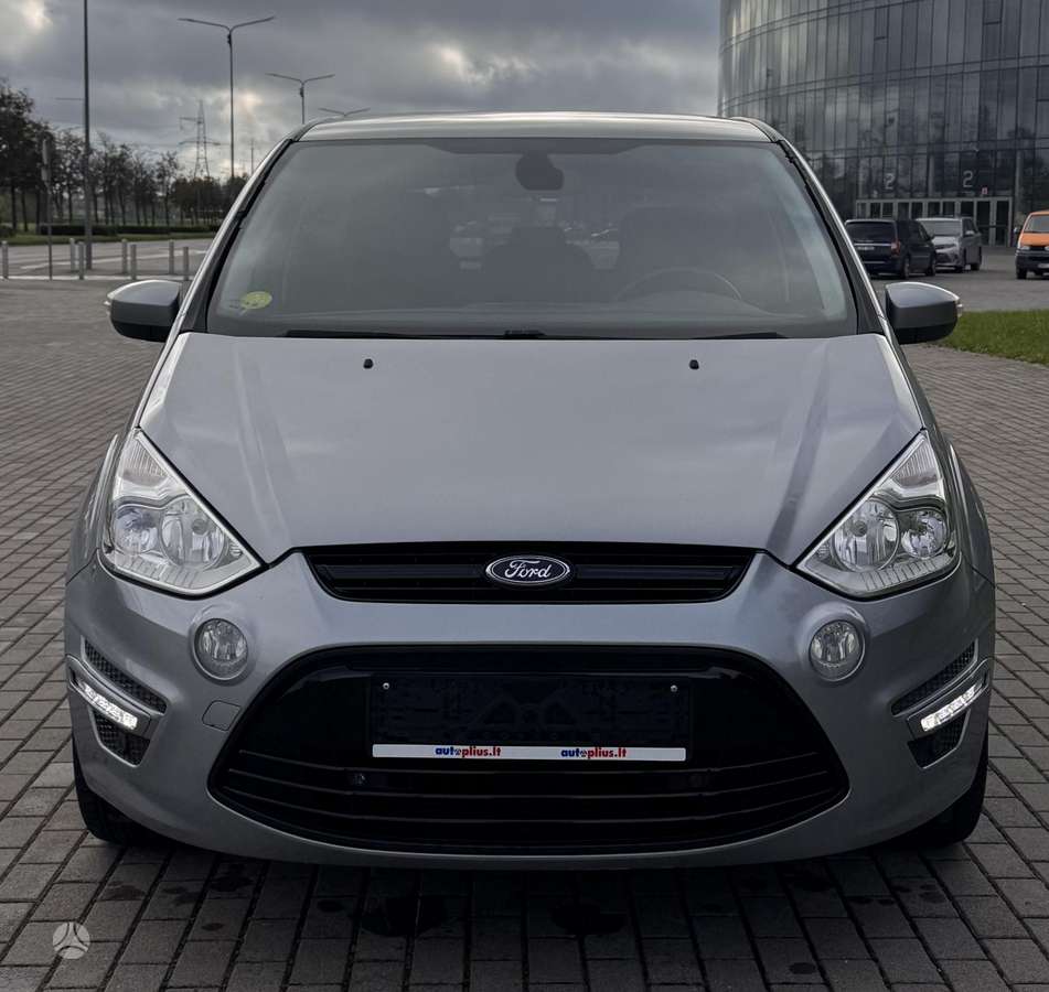 Ford S-MAX 2015 — вигляд ззаду