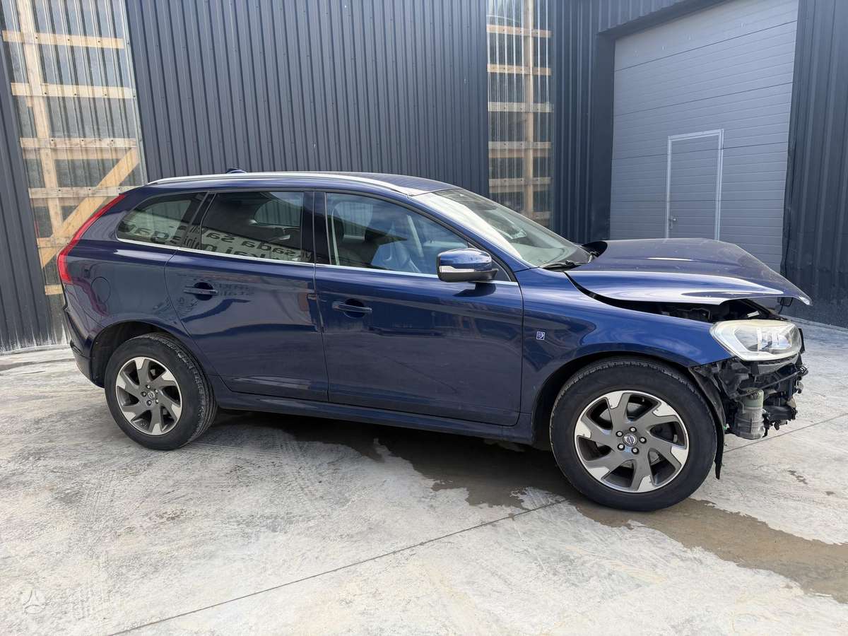 Volvo XC60 2014 — салон