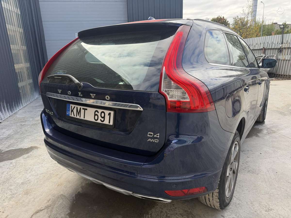 Volvo XC60 2014 — двигун 2400 cm³, 181 HP (133kW)