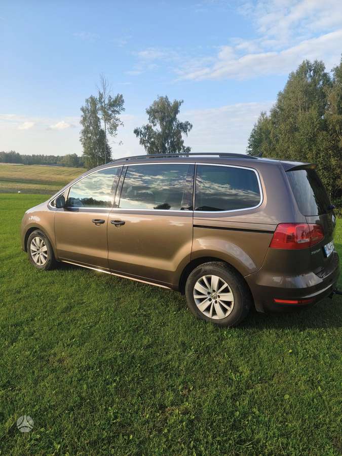 Volkswagen Sharan 2011 — салон