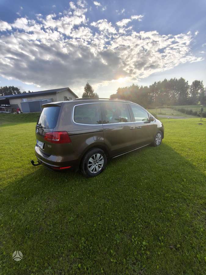 Volkswagen Sharan 2011 — двигун 1968 cm³, 140 HP (103kW)