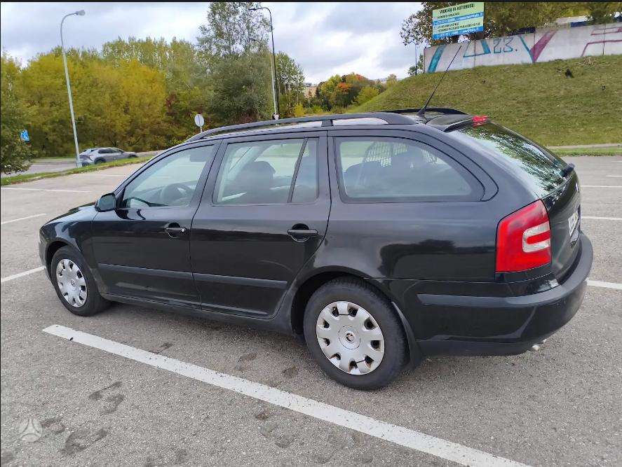 Skoda Octavia 2007 — rear view