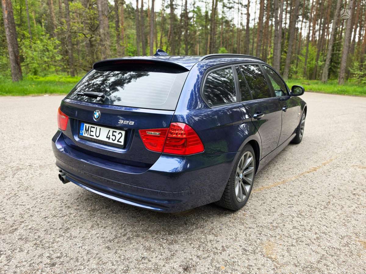 BMW 328 2012 — engine 3000 cm³, 234 HP (172kW)