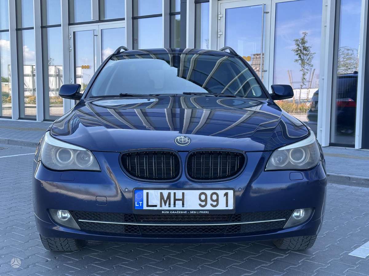 BMW 520 2009 — вигляд ззаду