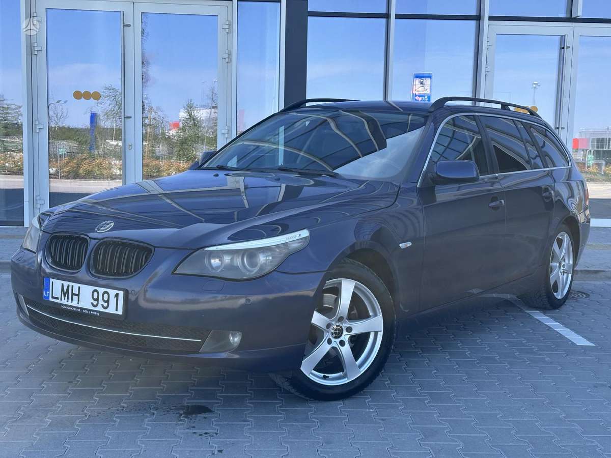 BMW 520 2009 — салон