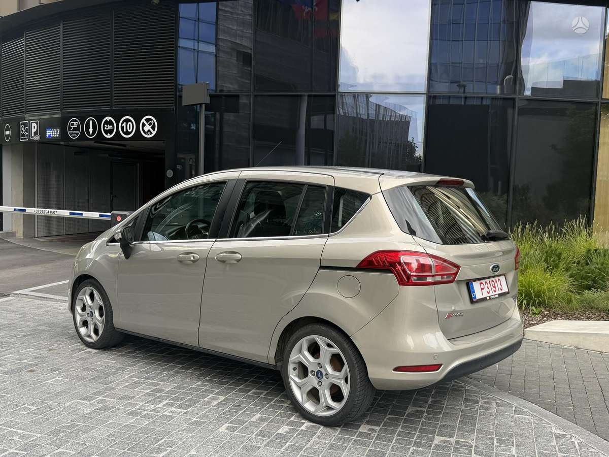 Ford B-MAX 2013 — rear view