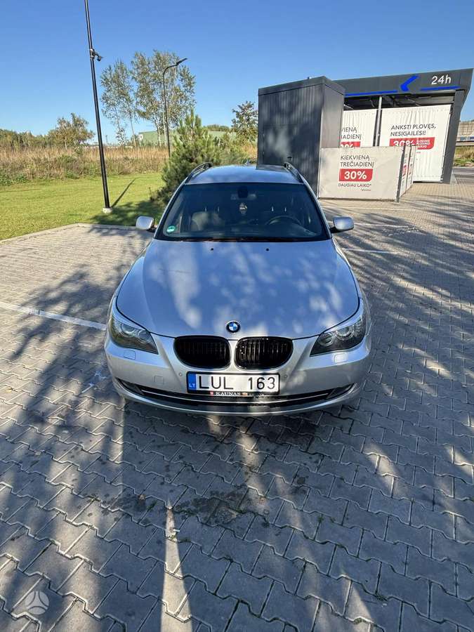 BMW 530 2009 — вигляд ззаду