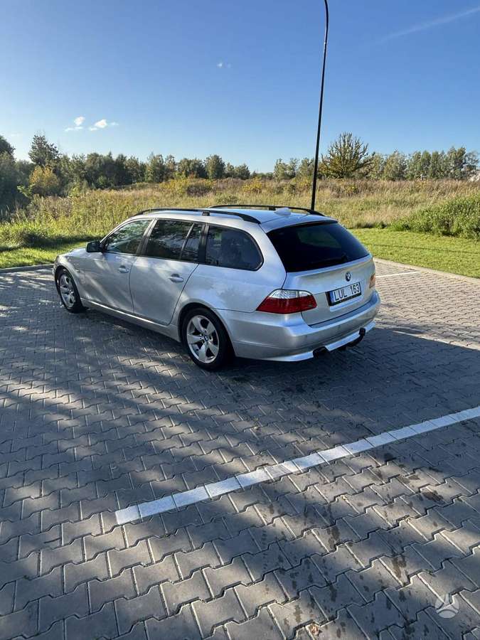 BMW 530 2009 — двигун 2993 cm³, 235 HP (173kW)