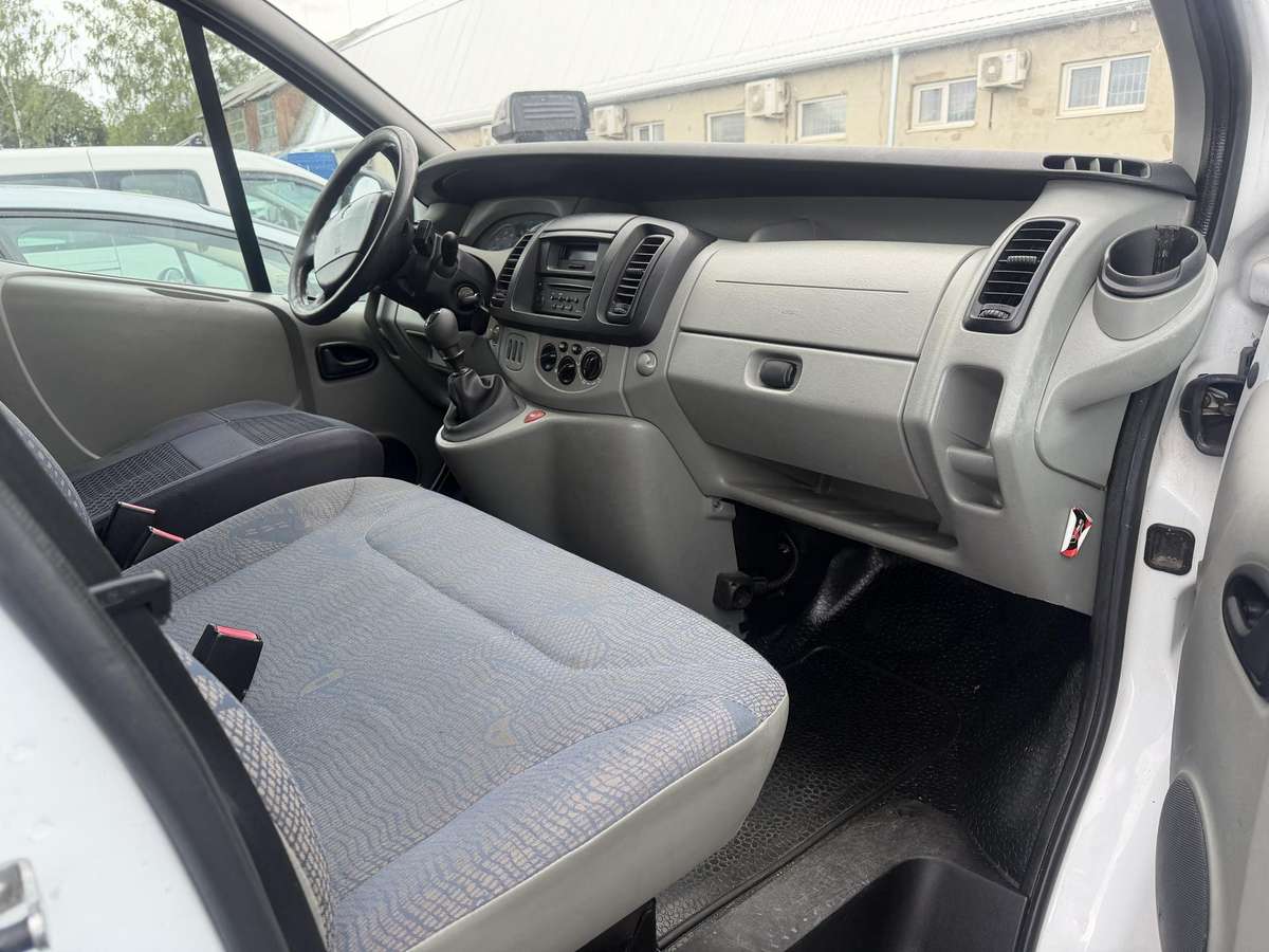 Renault Trafic 2004 — photo 8