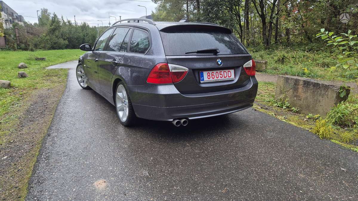BMW 330 2008 — двигун 2993 cm³, 271 HP (199kW)