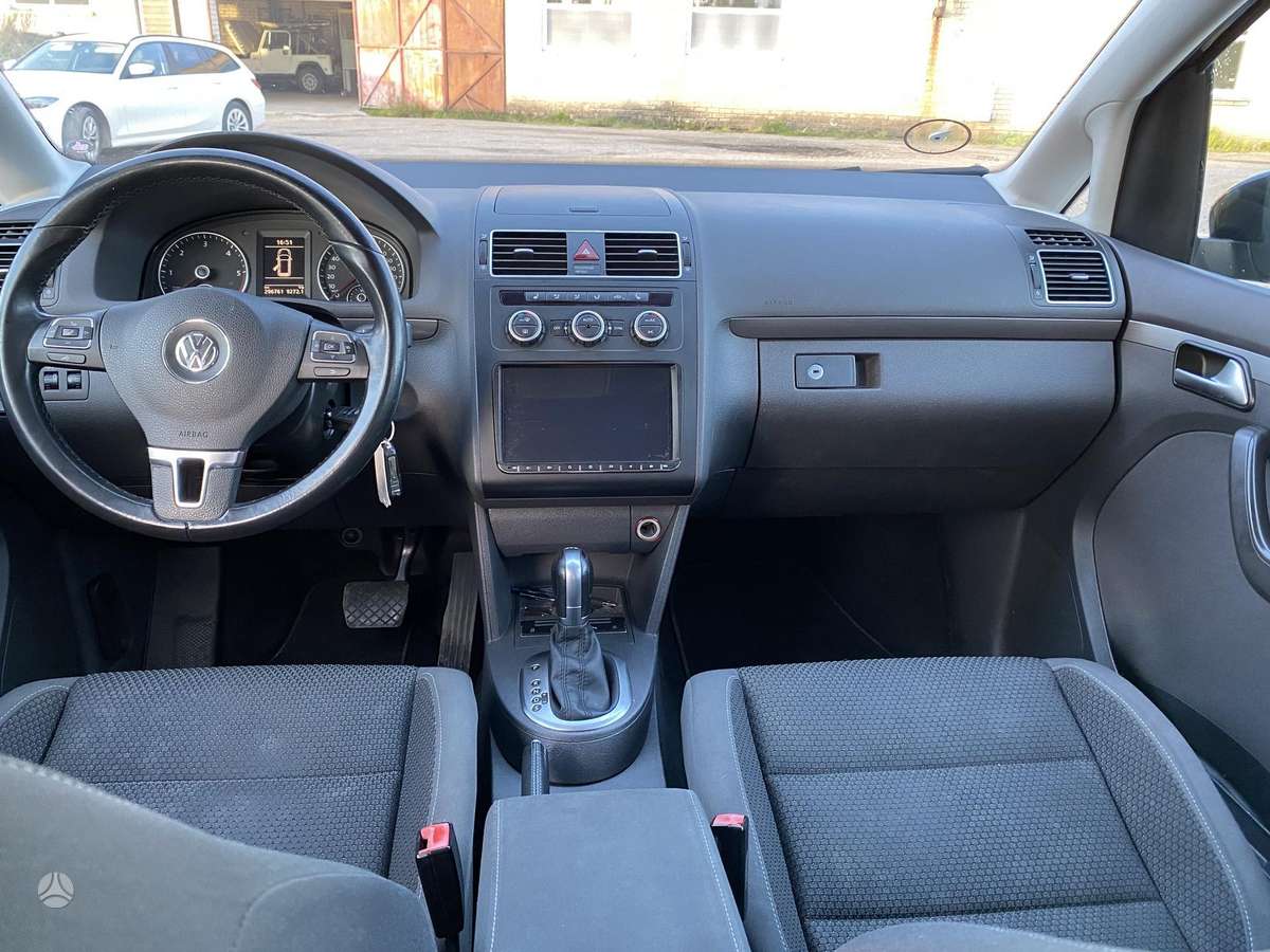 Volkswagen Touran 2014 — photo 10