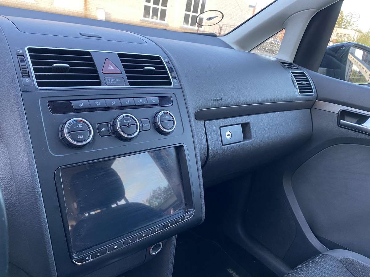 Volkswagen Touran 2014 — photo 13