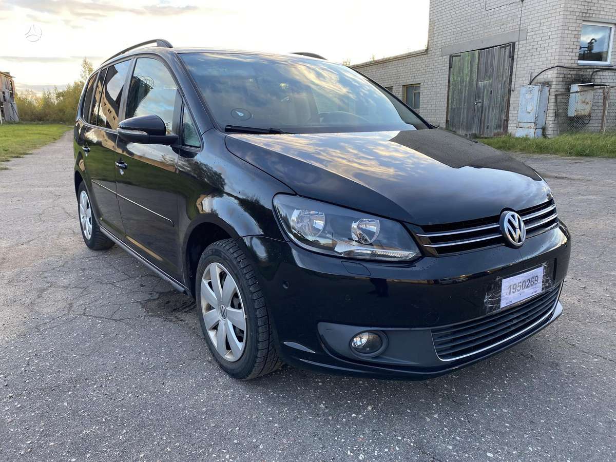 Volkswagen Touran 2014 — rear view