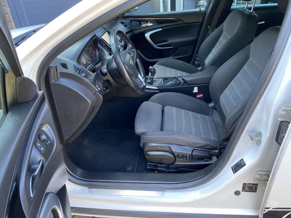 Opel Insignia 2013 — photo 17