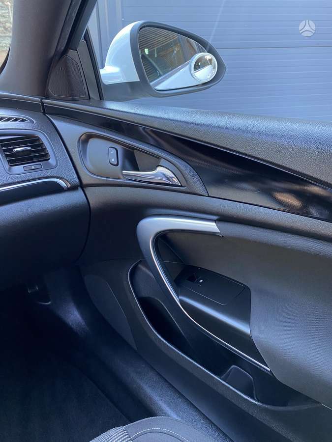 Opel Insignia 2013 — photo 32