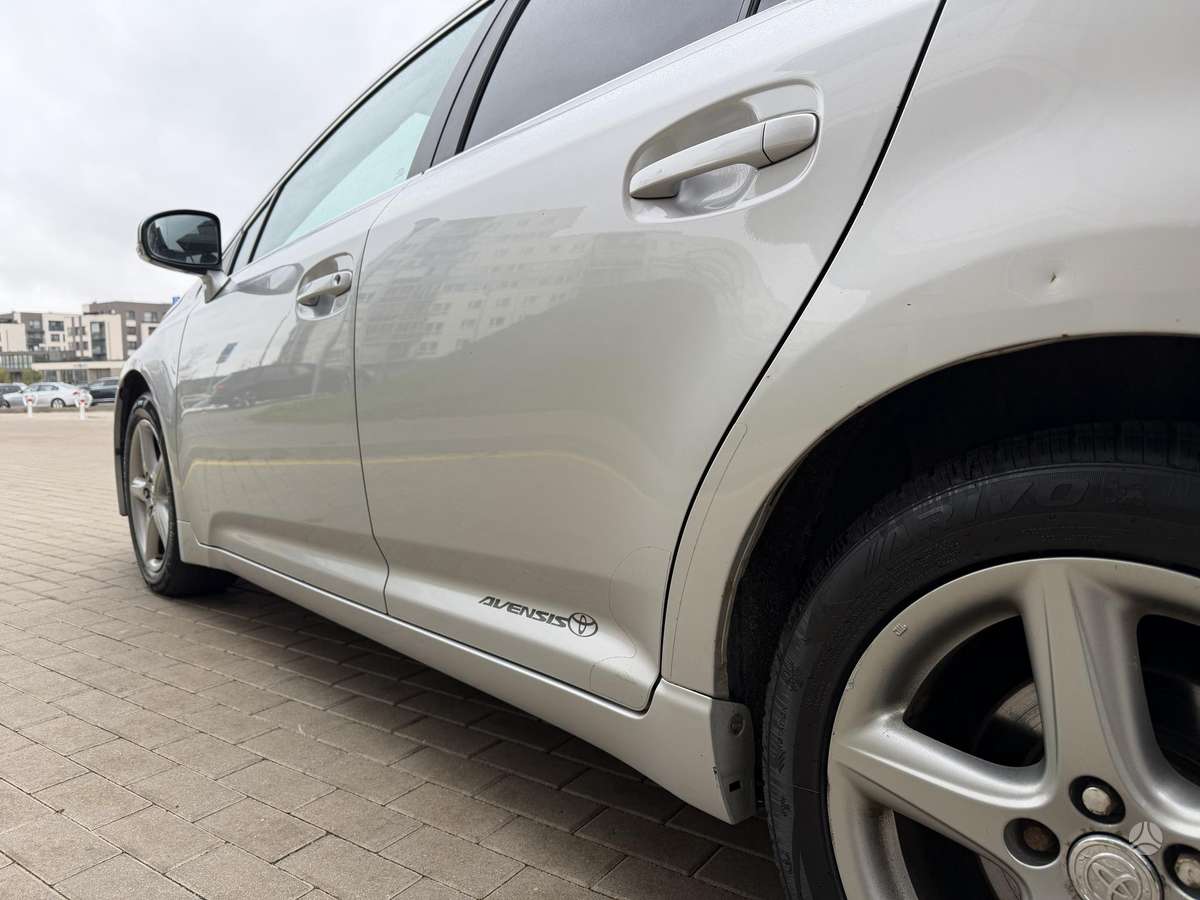 Toyota Avensis 2011 — photo 10