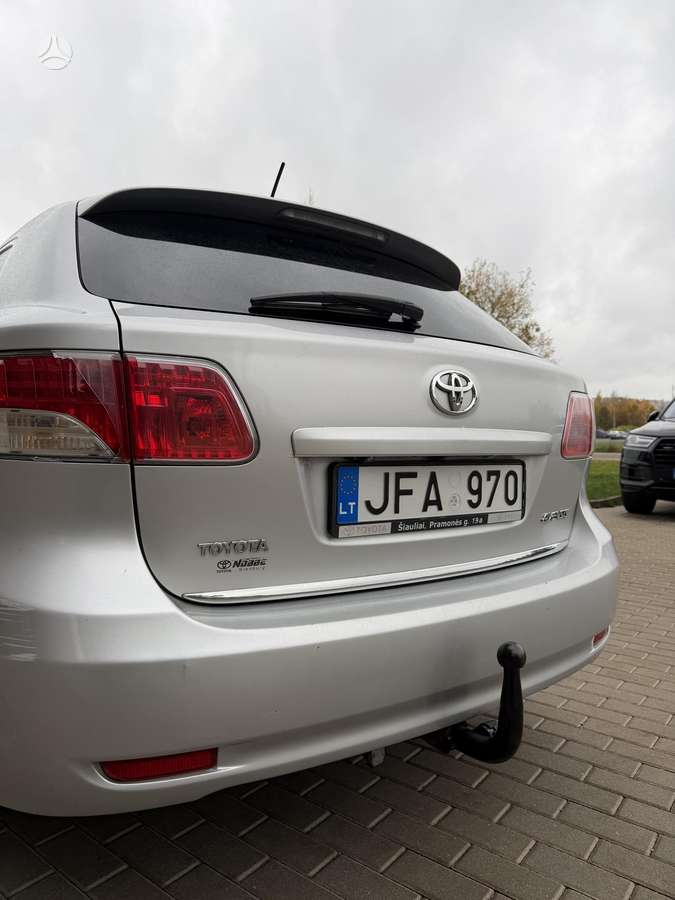 Toyota Avensis 2011 — photo 11