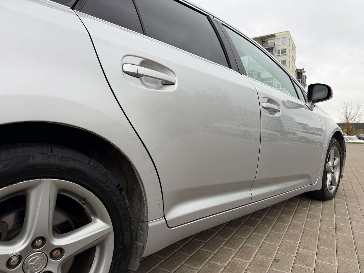 Toyota Avensis 2011 — photo 12