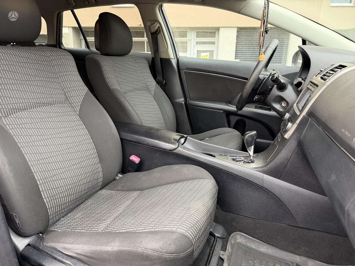 Toyota Avensis 2011 — photo 14