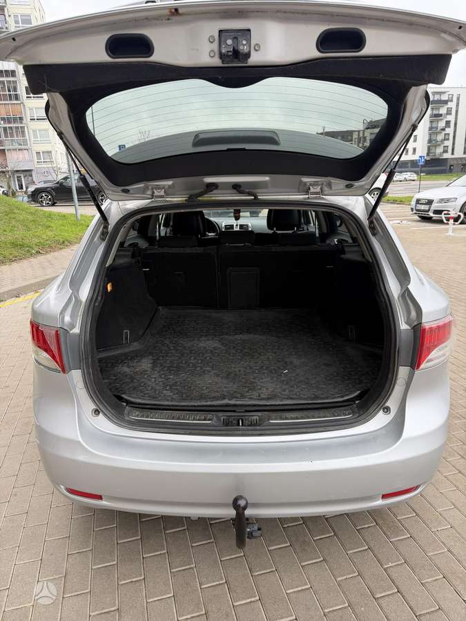 Toyota Avensis 2011 — photo 15