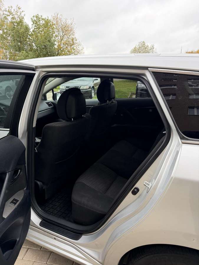 Toyota Avensis 2011 — photo 16