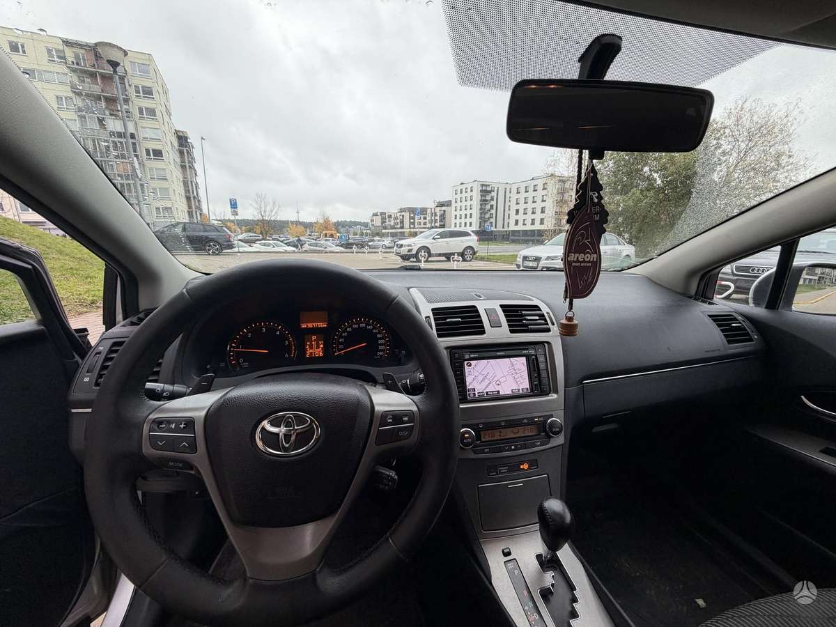 Toyota Avensis 2011 — photo 18