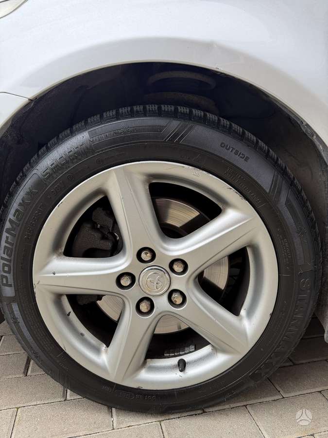 Toyota Avensis 2011 — photo 20