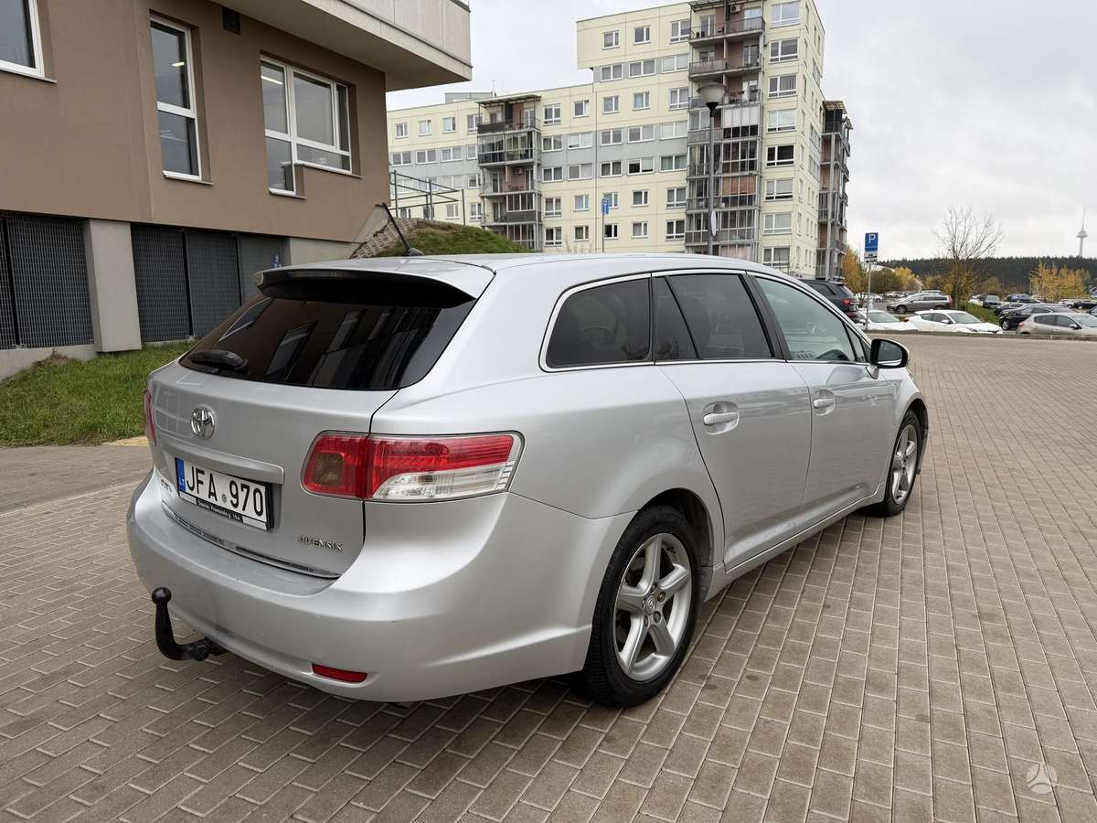 Toyota Avensis 2011 — photo 5