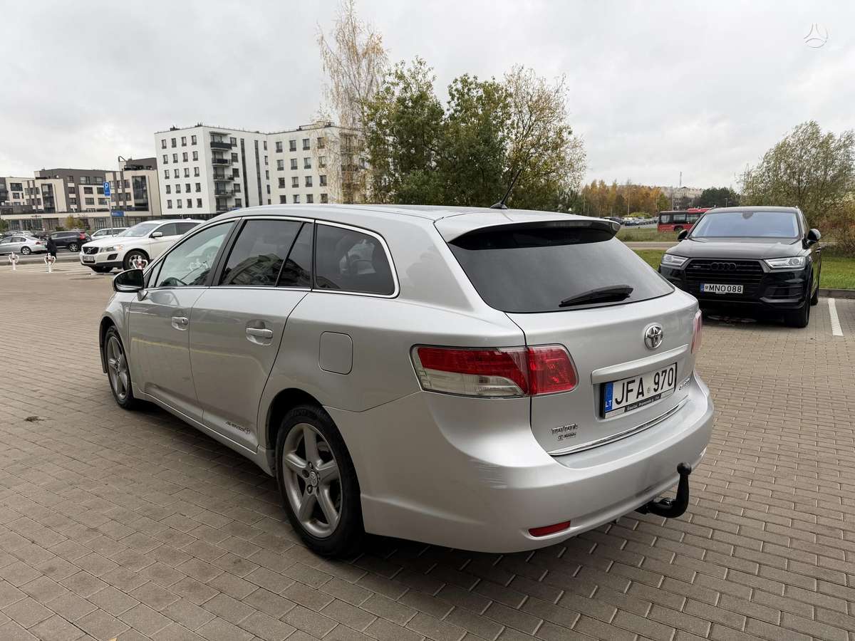 Toyota Avensis 2011 — photo 7