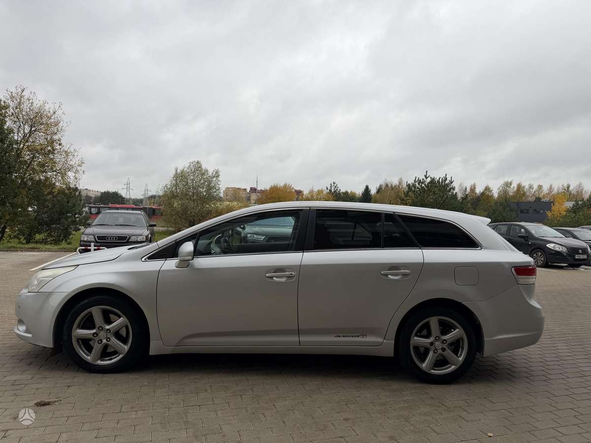 Toyota Avensis 2011 — photo 8