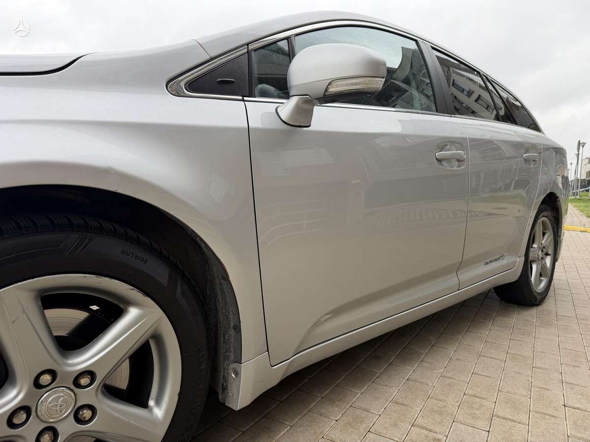 Toyota Avensis 2011 — photo 9