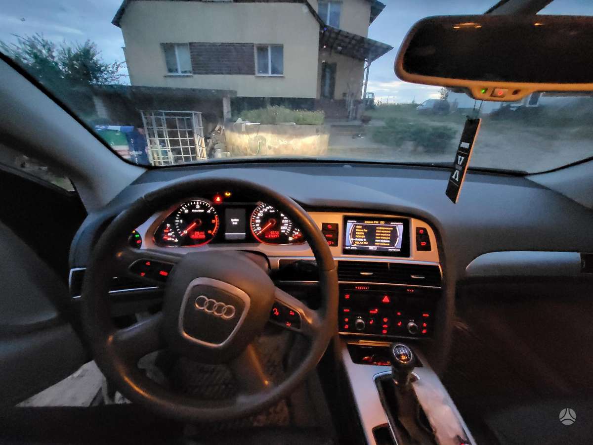 Audi A6 2011 — салон