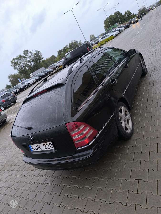 Mercedes-Benz C220 2005 — interior