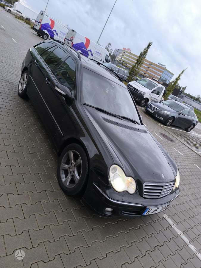Mercedes-Benz C220 2005 — engine 2148 cm³, 150 HP (110kW)