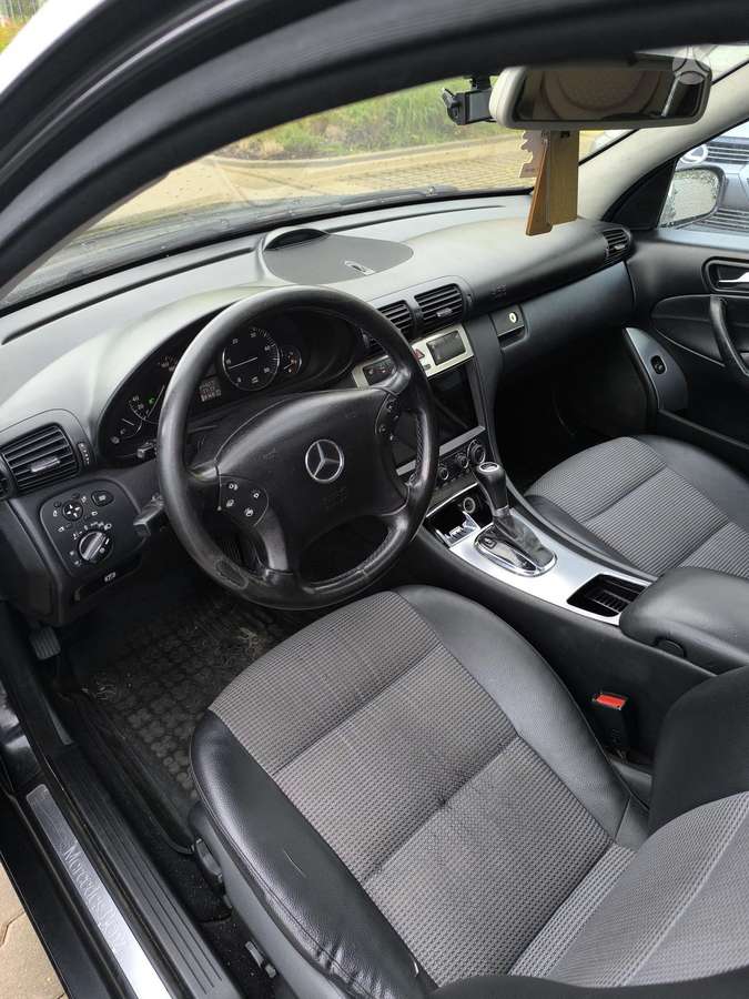 Mercedes-Benz C220 2005 — photo 5