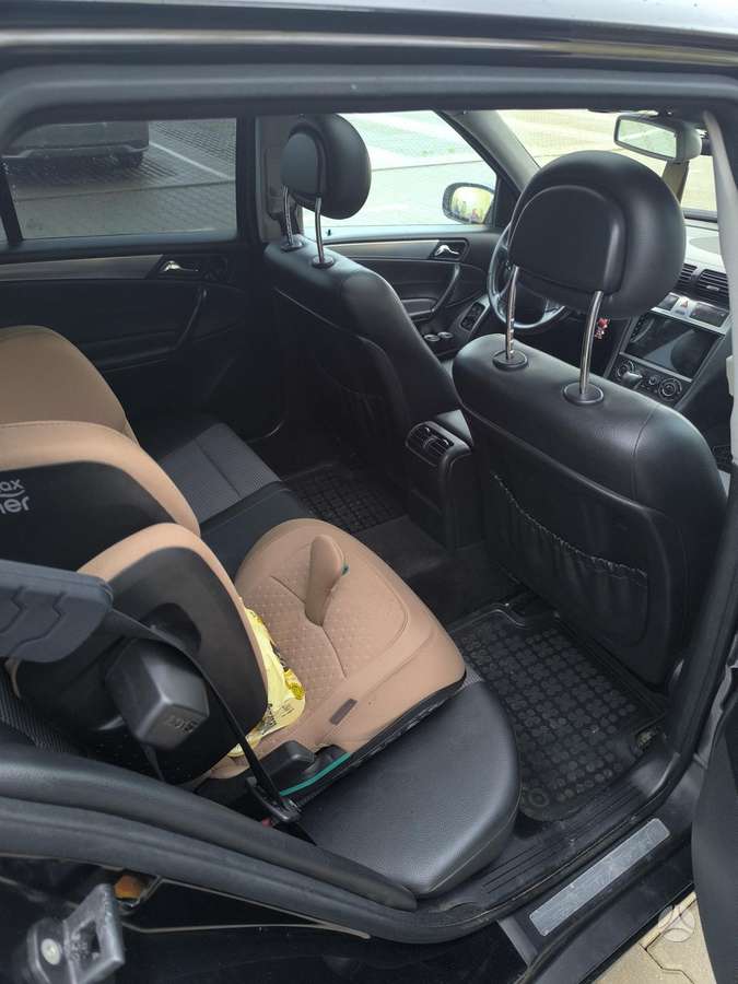 Mercedes-Benz C220 2005 — photo 7