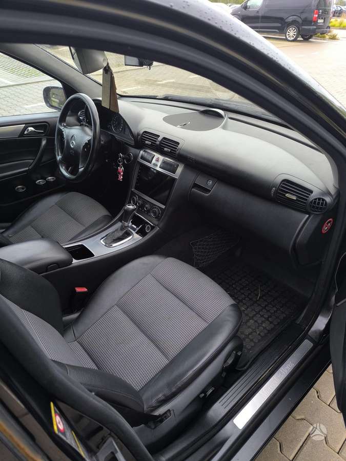 Mercedes-Benz C220 2005 — photo 8