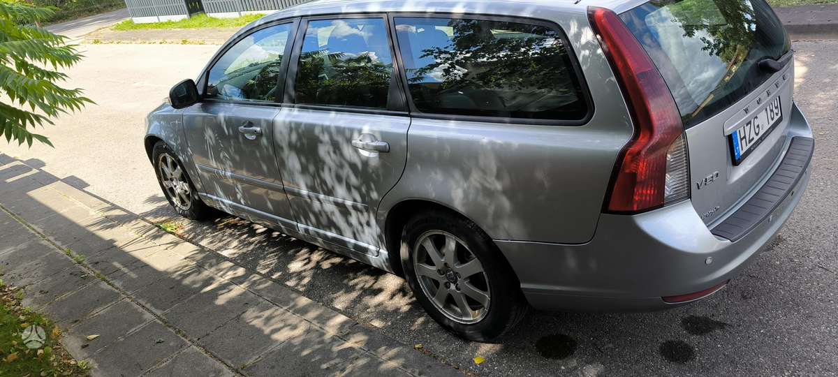 Volvo V50 2010 — engine 1997 cm³, 136 HP (100kW)