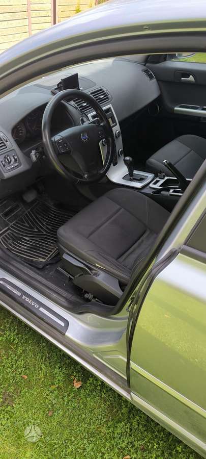 Volvo V50 2010 — photo 7