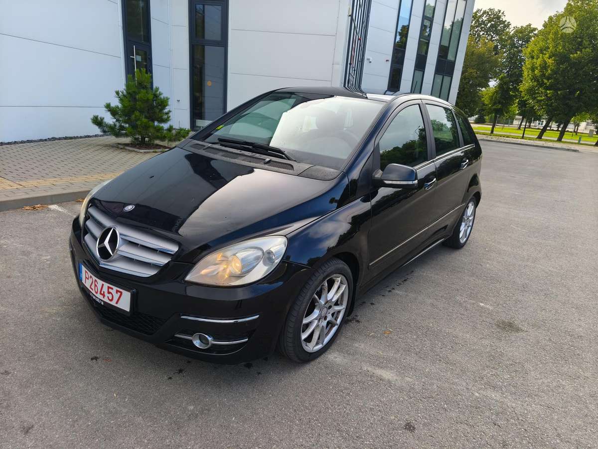 Mercedes-Benz B180, 2011