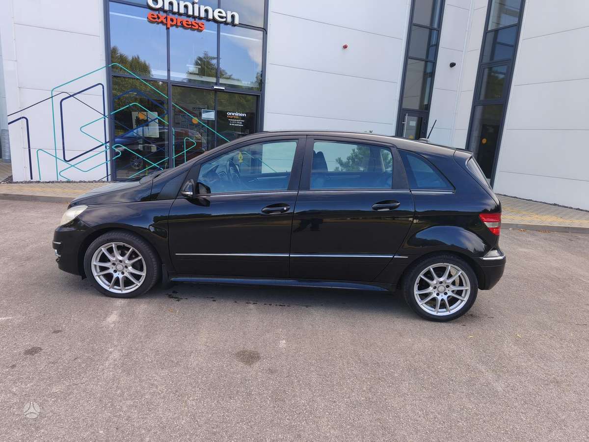 Mercedes-Benz B180 2011 — вигляд ззаду