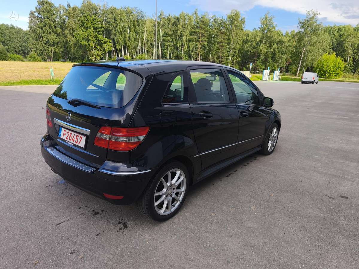 Mercedes-Benz B180 2011 — двигун 2000 cm³, 109 HP (80kW)