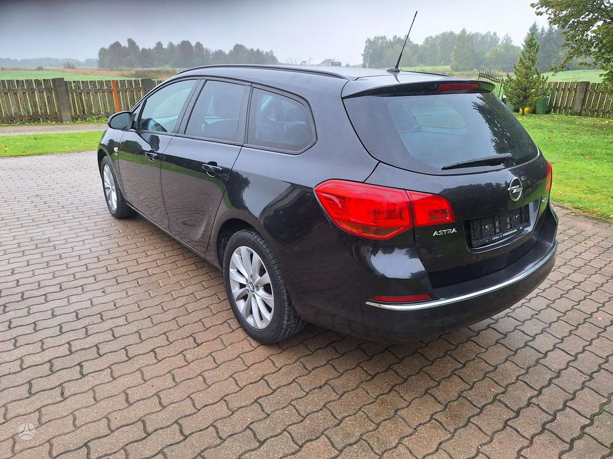 Opel Astra 2013 — двигун 1686 cm³, 110 HP (81kW)