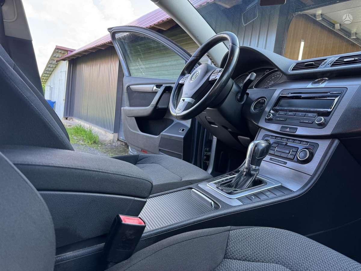 Volkswagen Passat 2012 — photo 23