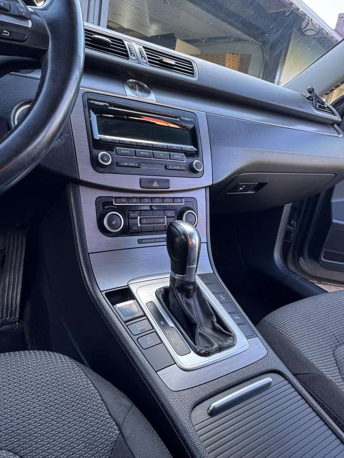 Volkswagen Passat 2012 — photo 29
