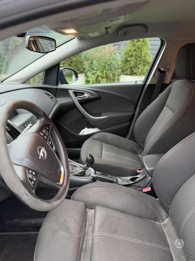 Opel Astra 2013 — фото 10