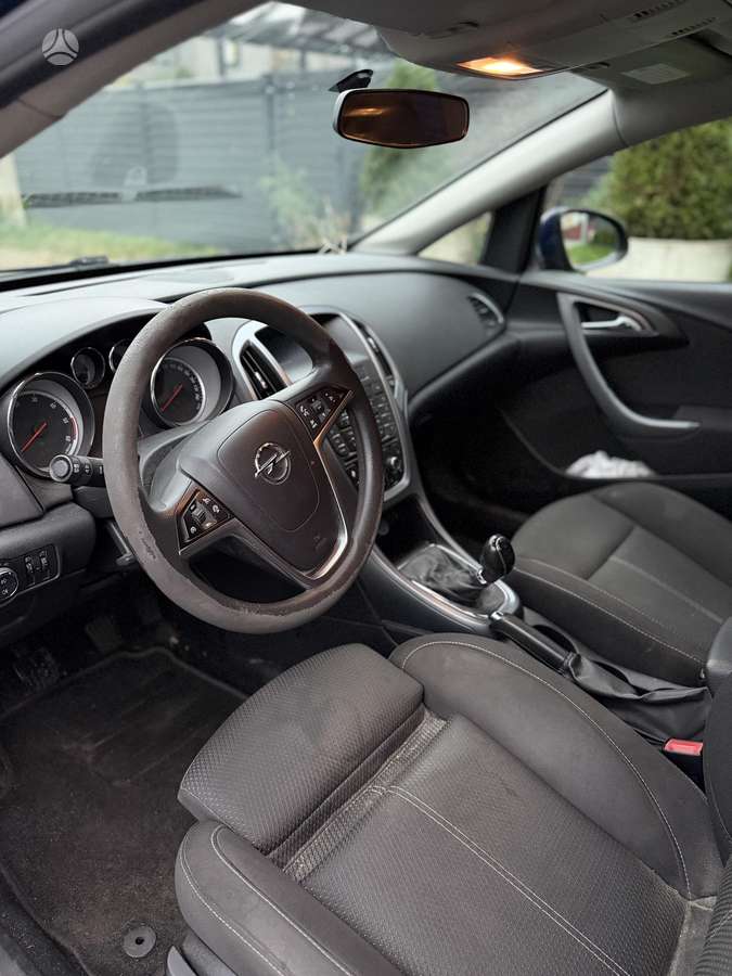 Opel Astra 2013 — фото 11