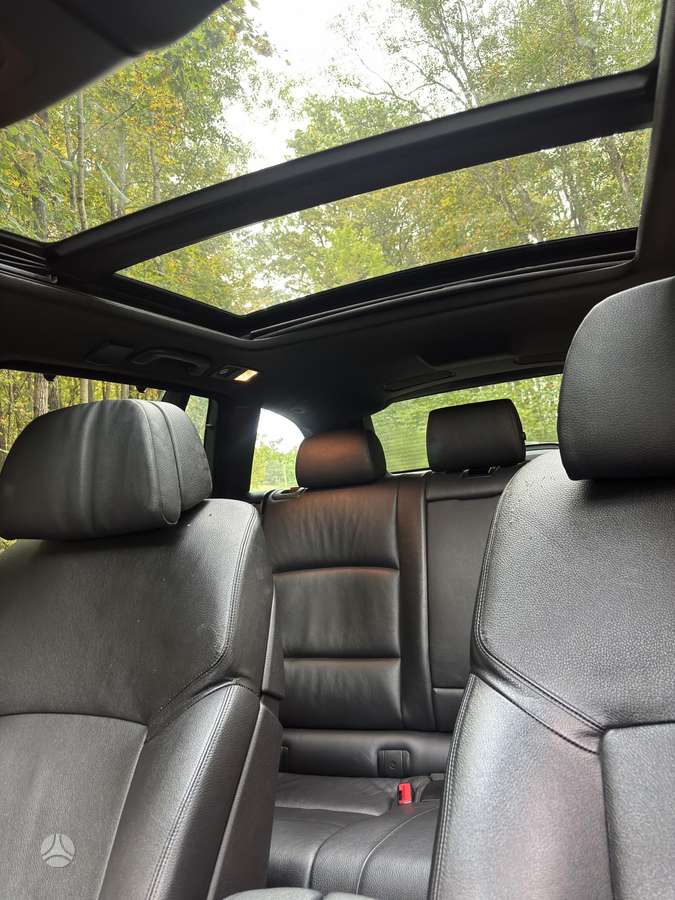 BMW 520 2011 — photo 16