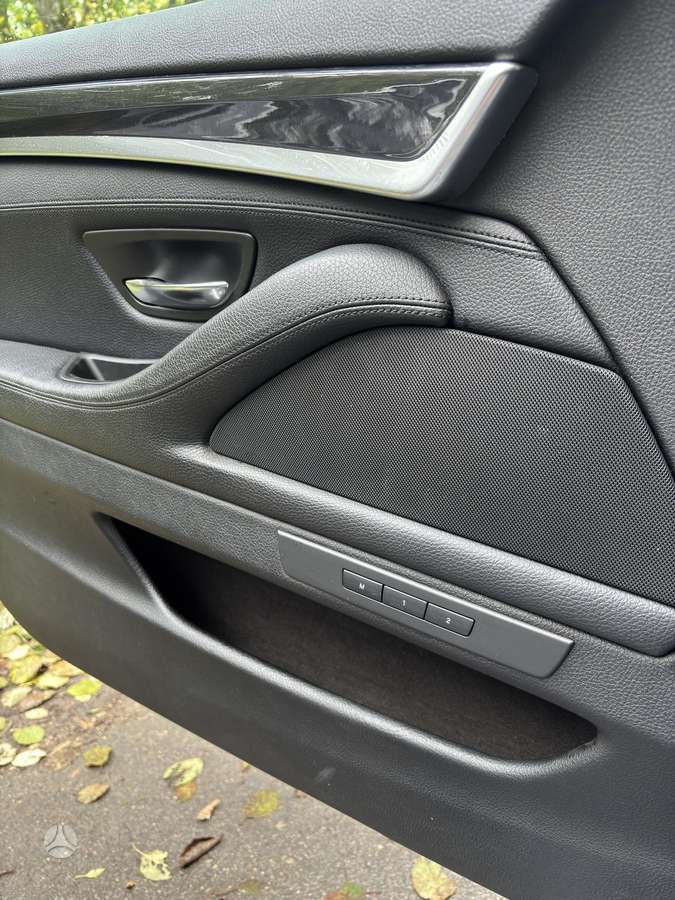 BMW 520 2011 — photo 17